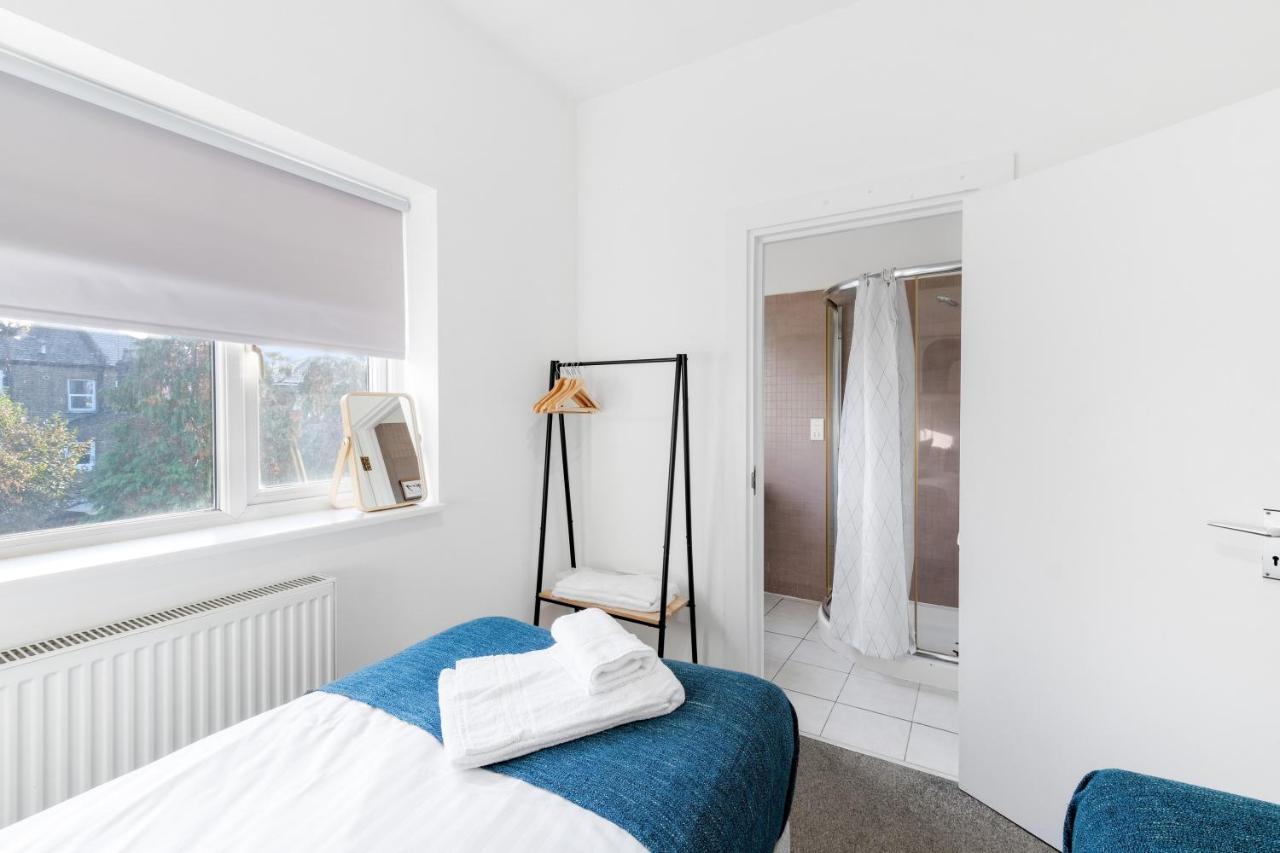 West Ealing Serviced Apts- 2 Bedroom 2 Bath Parking Near Station With Off Street Parking By 360Stays Exterior foto