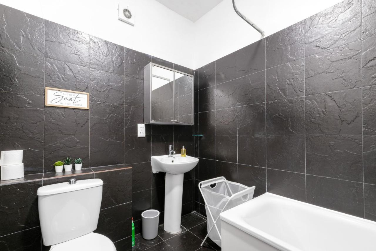 West Ealing Serviced Apts- 2 Bedroom 2 Bath Parking Near Station With Off Street Parking By 360Stays Exterior foto