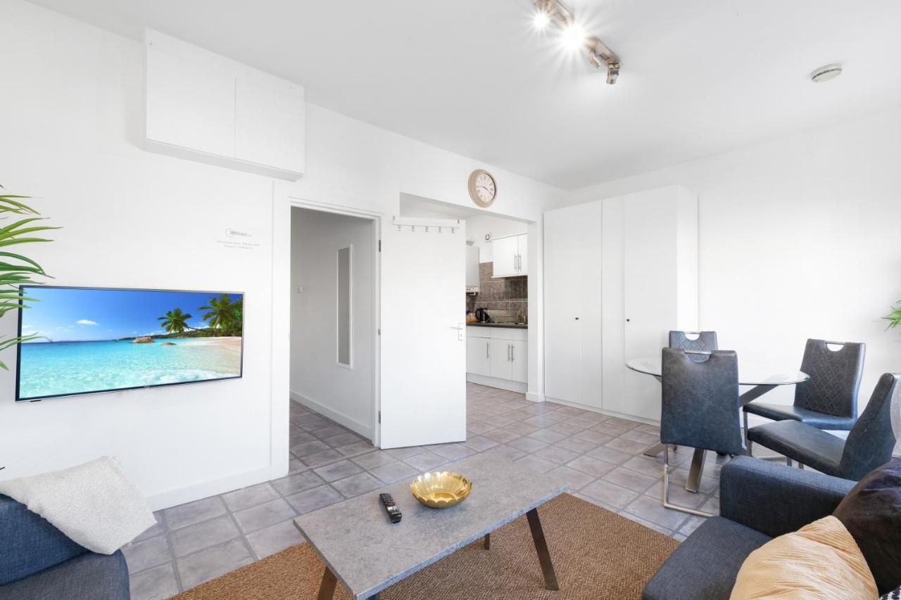 West Ealing Serviced Apts- 2 Bedroom 2 Bath Parking Near Station With Off Street Parking By 360Stays Exterior foto